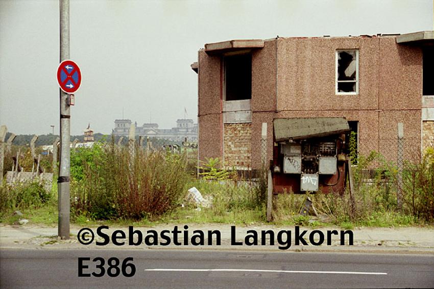 E0386WidervereinigungSebastianLangkorn1991Berlin