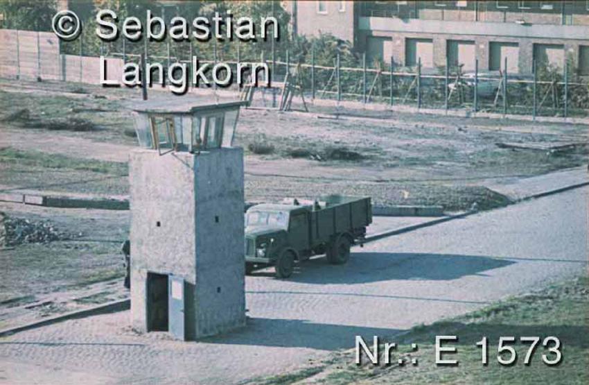 E1573SebastianLangkornBerlinerMauer1966